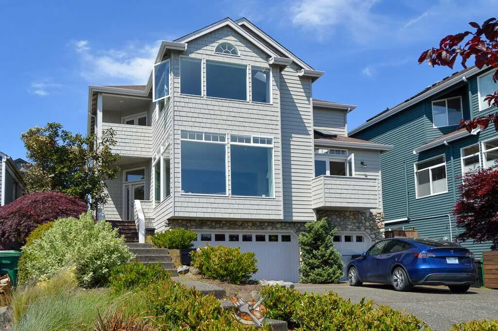 Exterior repaint by Hedlund Painting on a shingle craftsman home in Seattle, WA: gable and trim detail