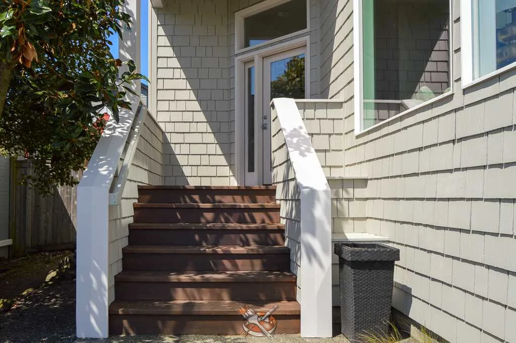 Exterior repaint by Hedlund Painting on a shingle craftsman home in Seattle, WA: siding and windows